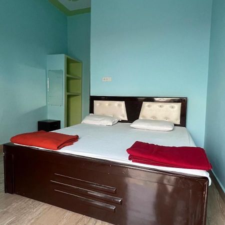 Hotel Vijay Palace Ayodhya Kültér fotó