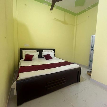 Hotel Vijay Palace Ayodhya Kültér fotó