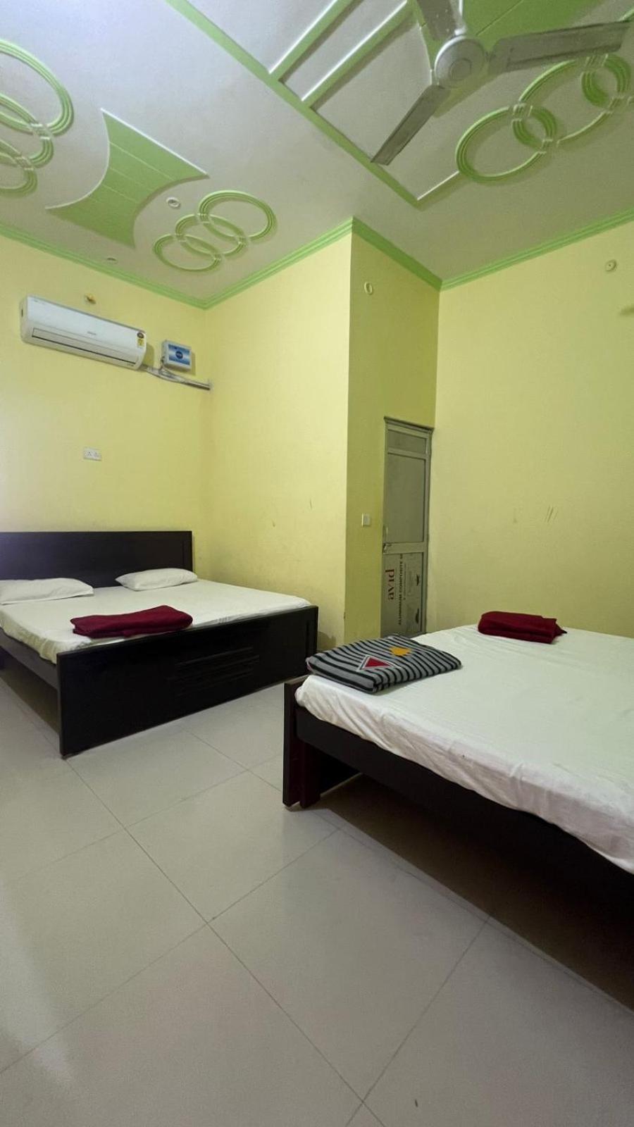 Hotel Vijay Palace Ayodhya Kültér fotó