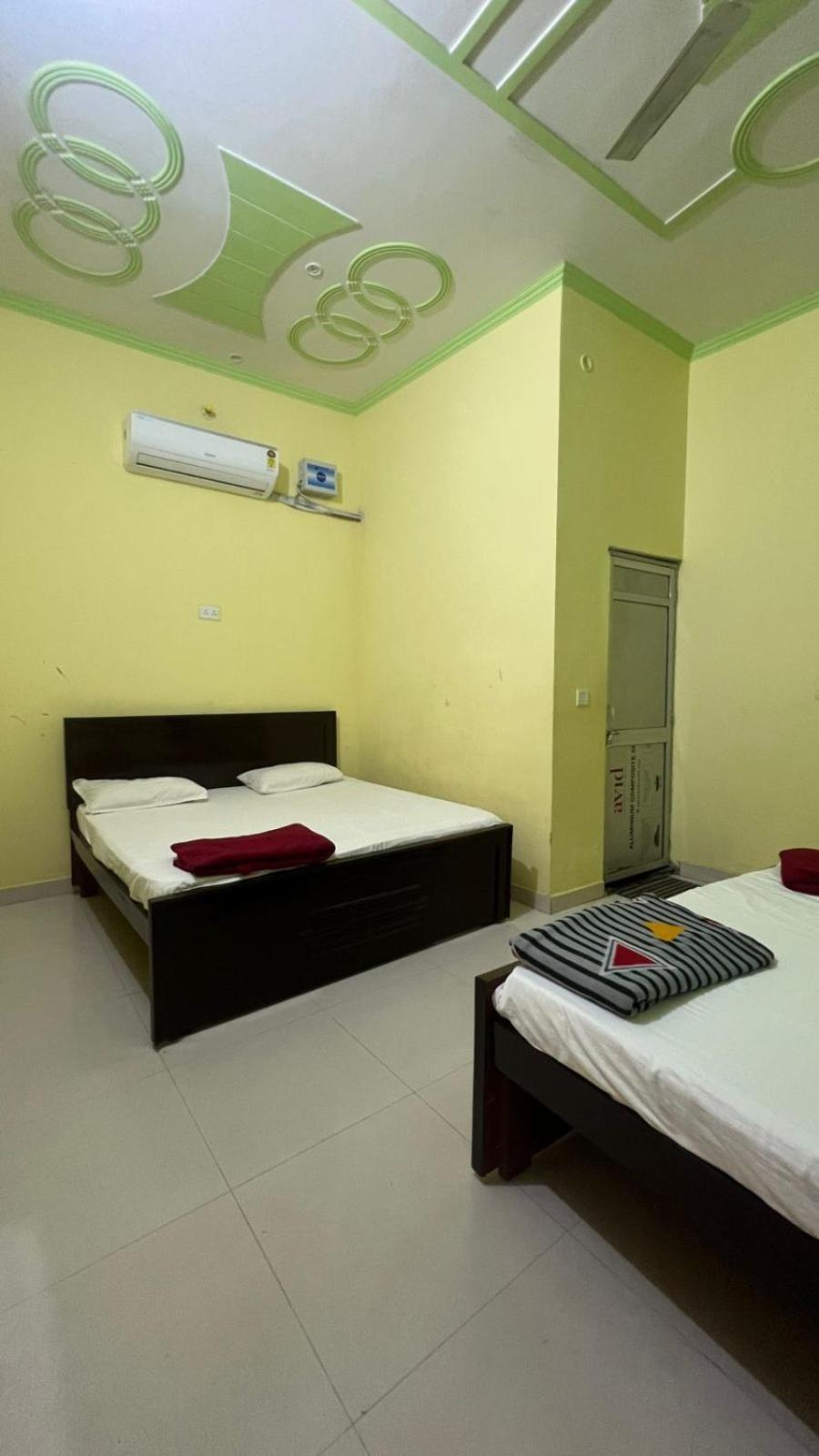 Hotel Vijay Palace Ayodhya Kültér fotó
