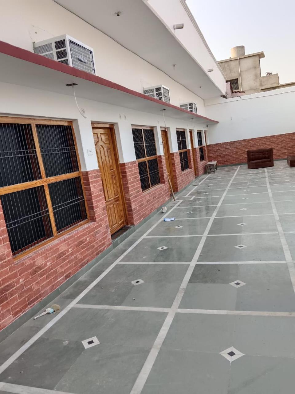 Hotel Vijay Palace Ayodhya Kültér fotó