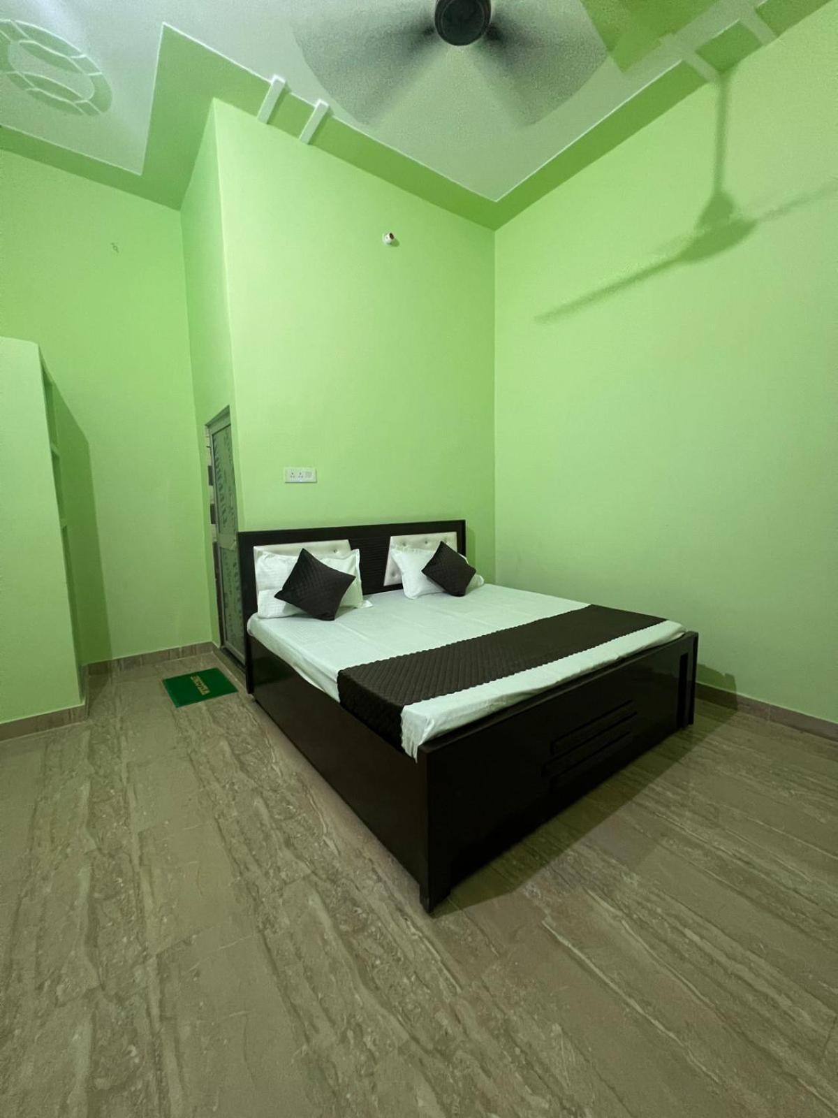 Hotel Vijay Palace Ayodhya Kültér fotó