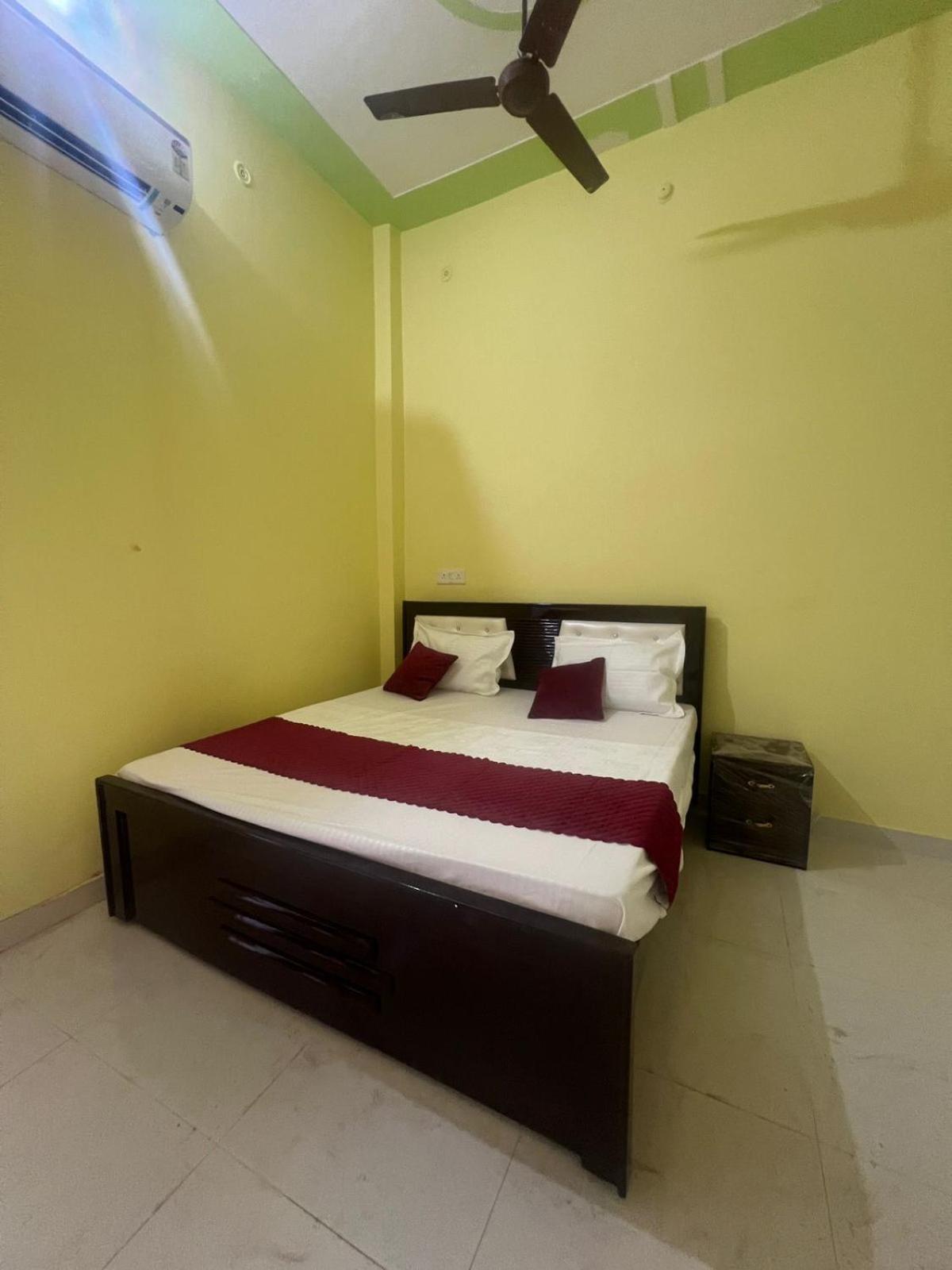 Hotel Vijay Palace Ayodhya Kültér fotó